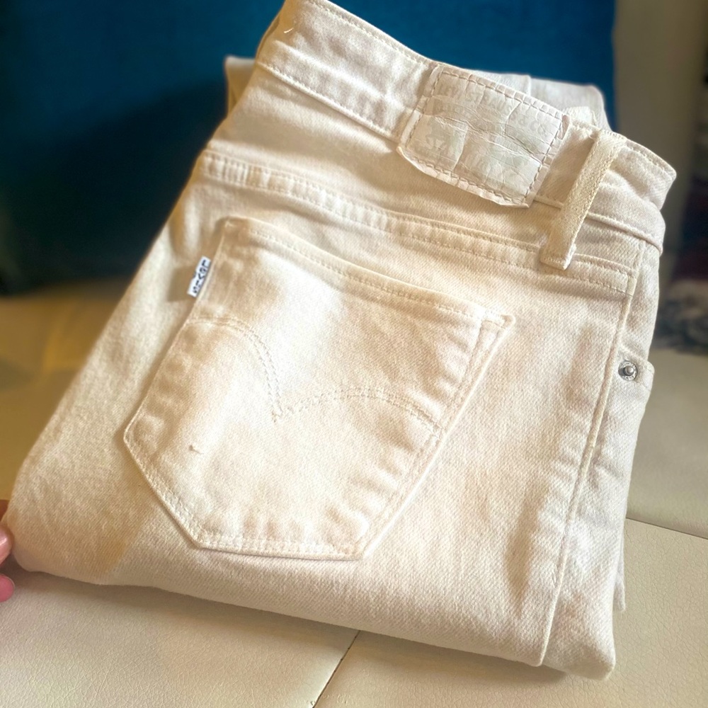 White Levi Mid Rise
